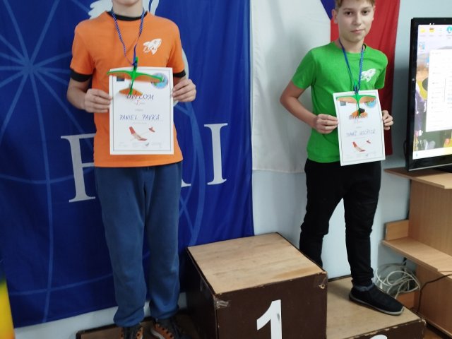 březen 2025