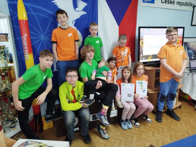 březen 2025